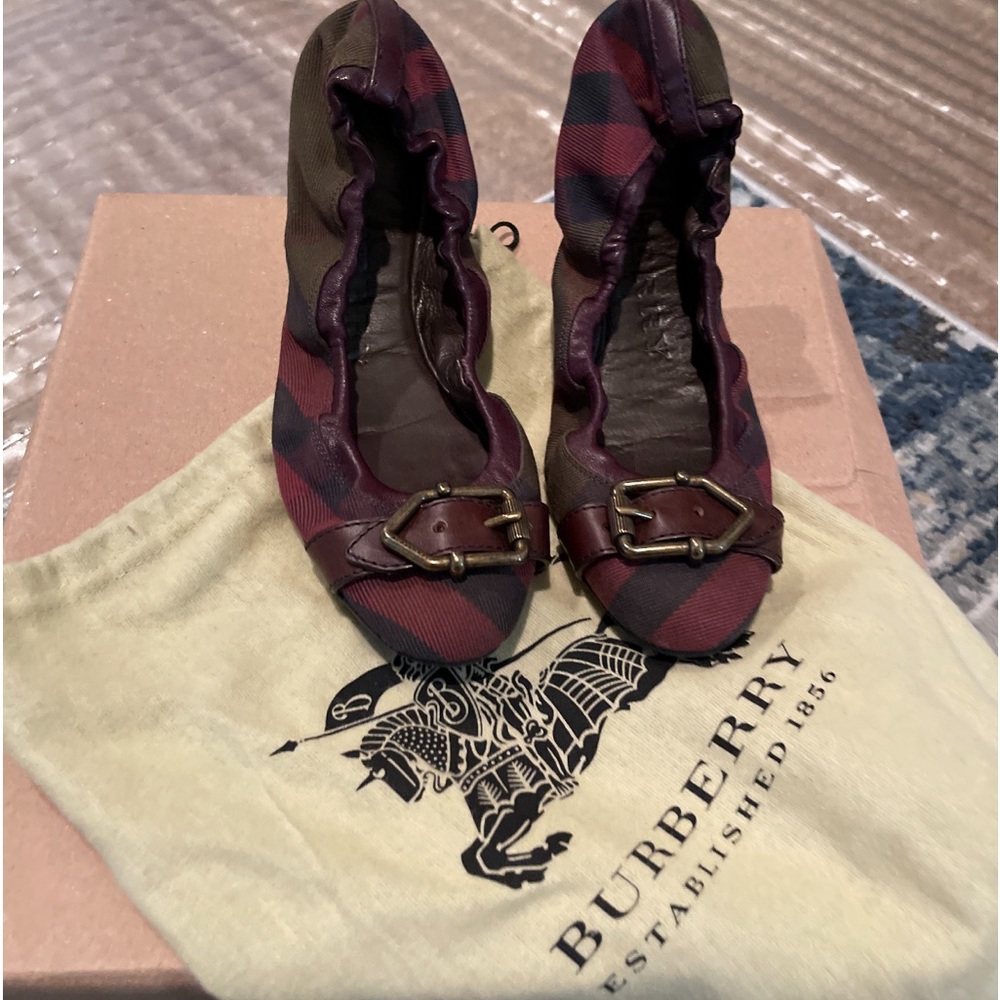 Burberry Snow White flat
